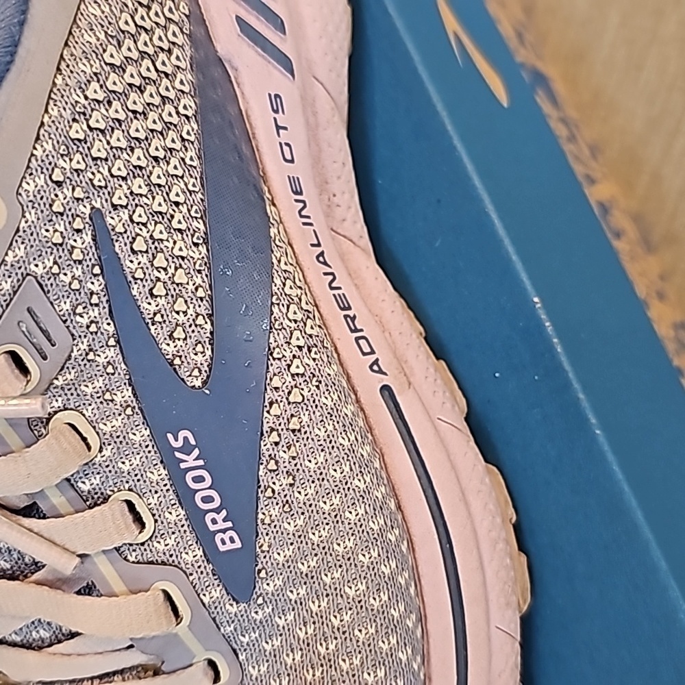 Brooks sneakers - Picture 8 of 8